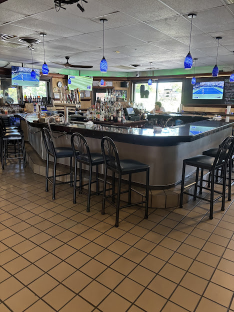 The bar at Hilltop Crab House